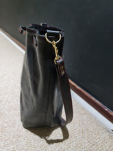 Load image into Gallery viewer, Zvitang Roma Leather Handbag