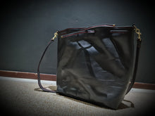 Load image into Gallery viewer, Zvitang Roma Leather Handbag